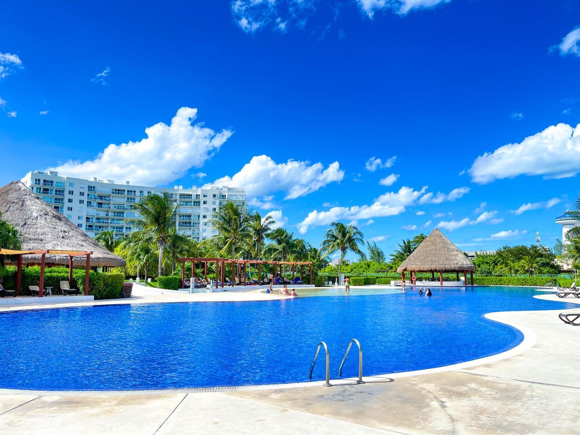 New Beachfront Luxury Apartments Cancún Exterior foto